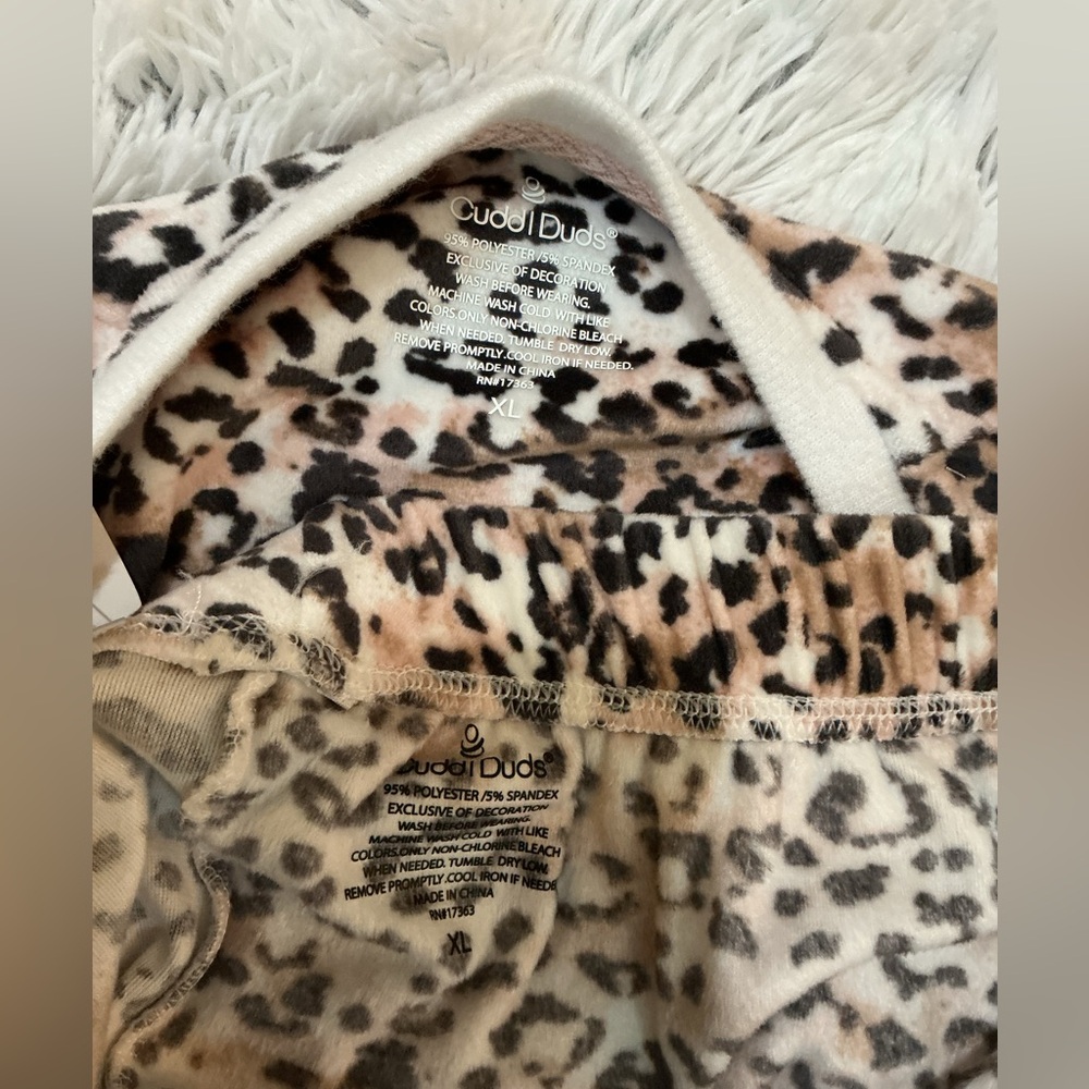 Cuddl Duds Leopard Print Pajama Set - Picture 10 of 11
